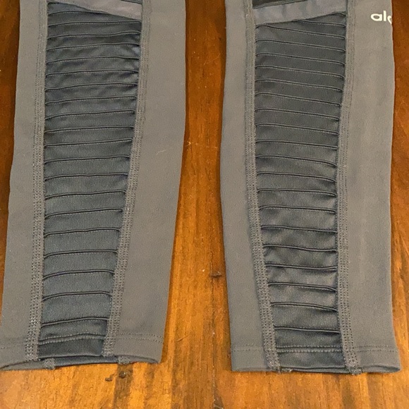 ALO YOGA GRAY MOTO LEGGING💖 - Picture 7 of 15